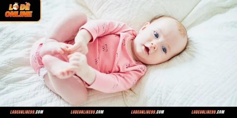 Nằm mơ thấy em bé gái đánh số gì ứng nghiệm?