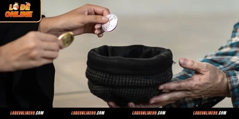 Nằm mơ thấy người phụ nữ đưa tiền cho mình đánh con số gì dễ trúng?